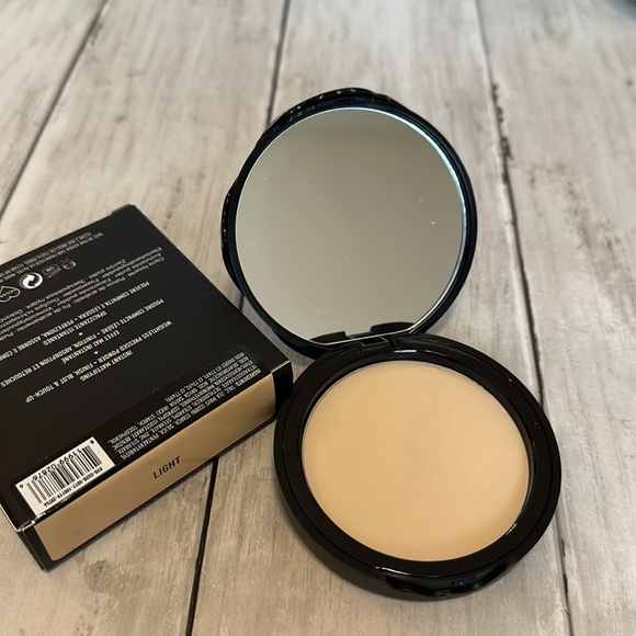 NIB MAKEUP BUNDLE - Picture 7 of 7